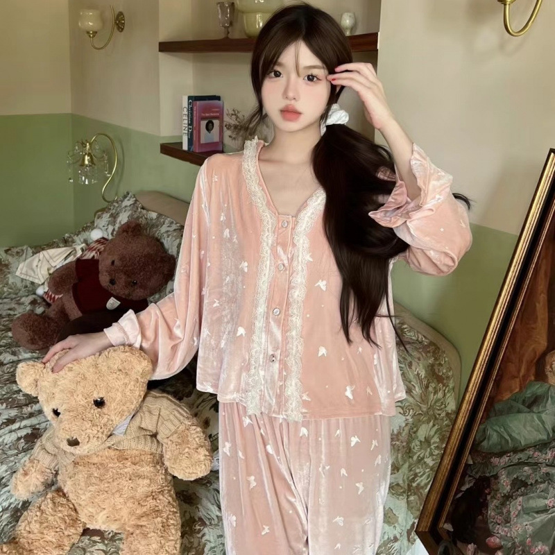 ชุดนอนเสื้อแขนยาวผ้ากำมะหยี่สี - Home Fragrance French บทวิจารณ์และราคา